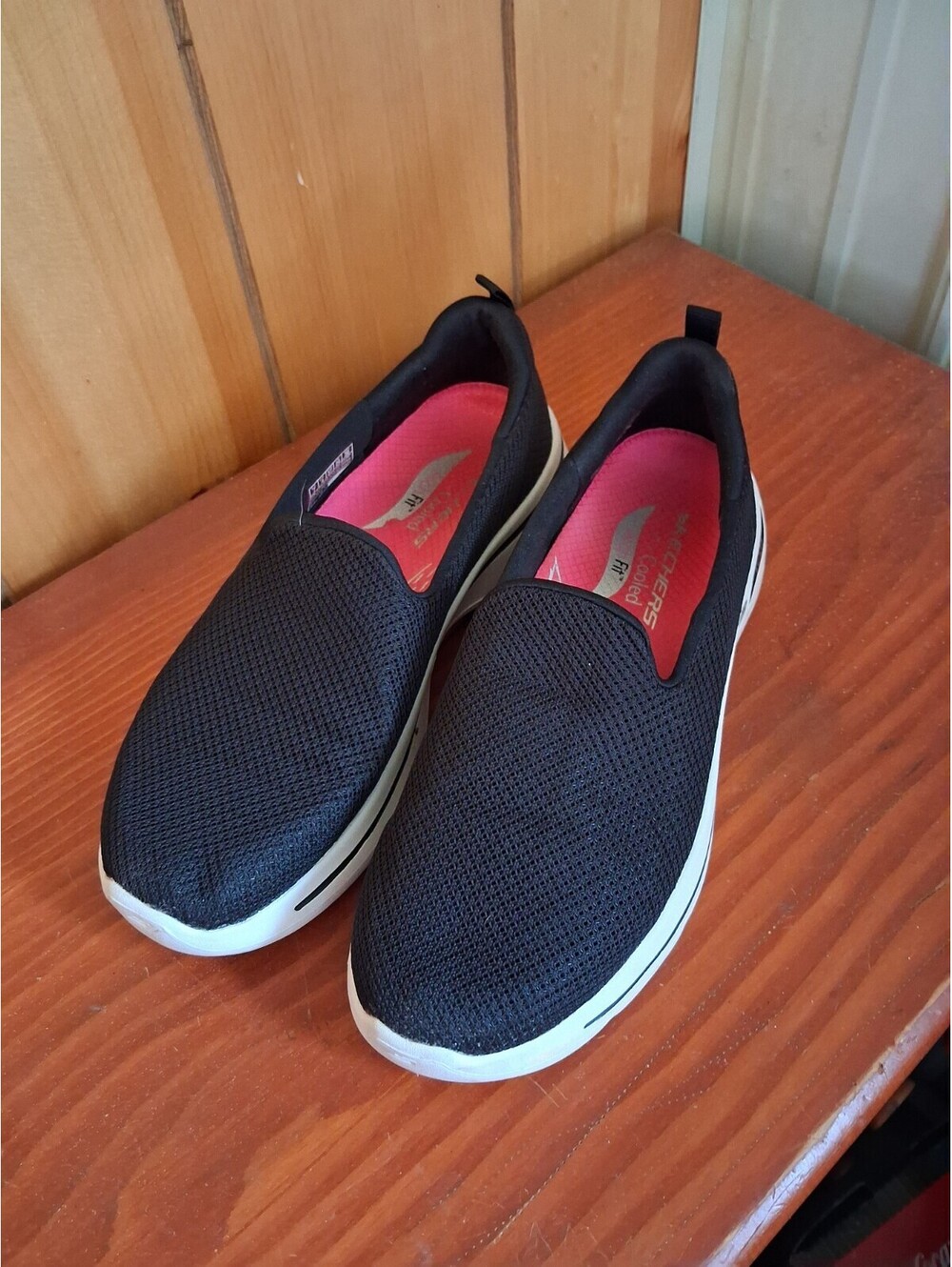 Skechers Go Walk Arch Fit Grateful Black Sneakers Shoes Size 7 Women's